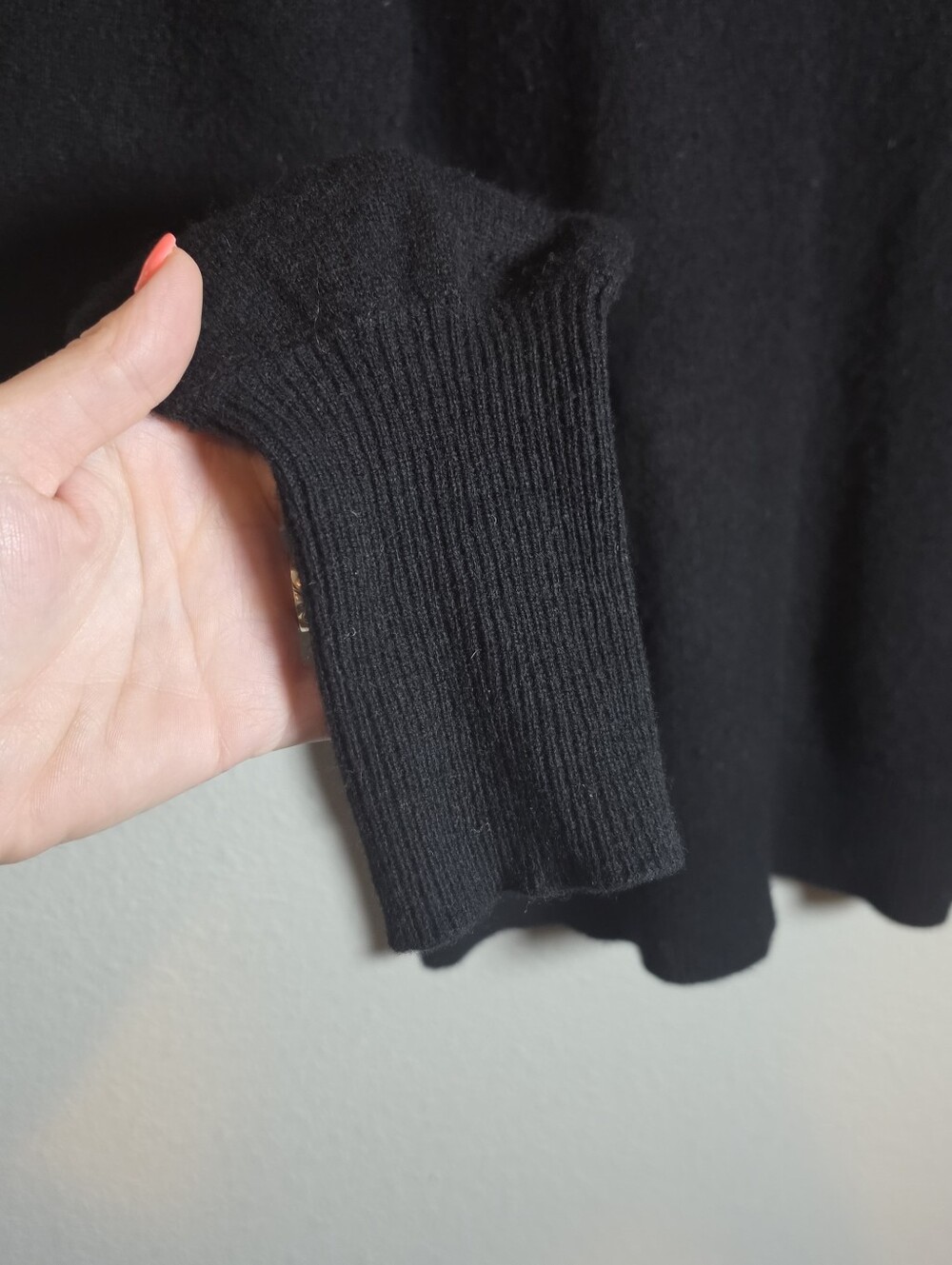 Veronica Beard 2021 Black Nelia Plain Cashmere Pullover Size Small **Flaw - Picture 4 of 10